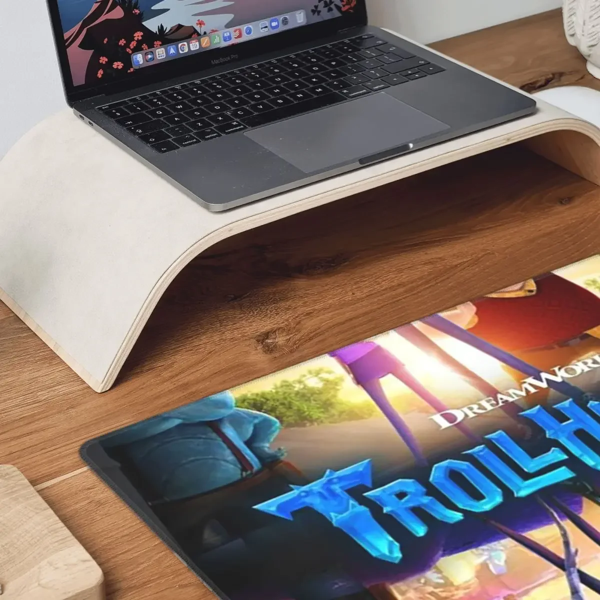 Фото Большой коврик для мыши с мультяшным рисунком TrollHunters, коврик для геймеров, для ПК и ноутбуков, коврик для клавиатуры, компьютерный игровой коврик, офисные аксессуары, настольный коврик №5