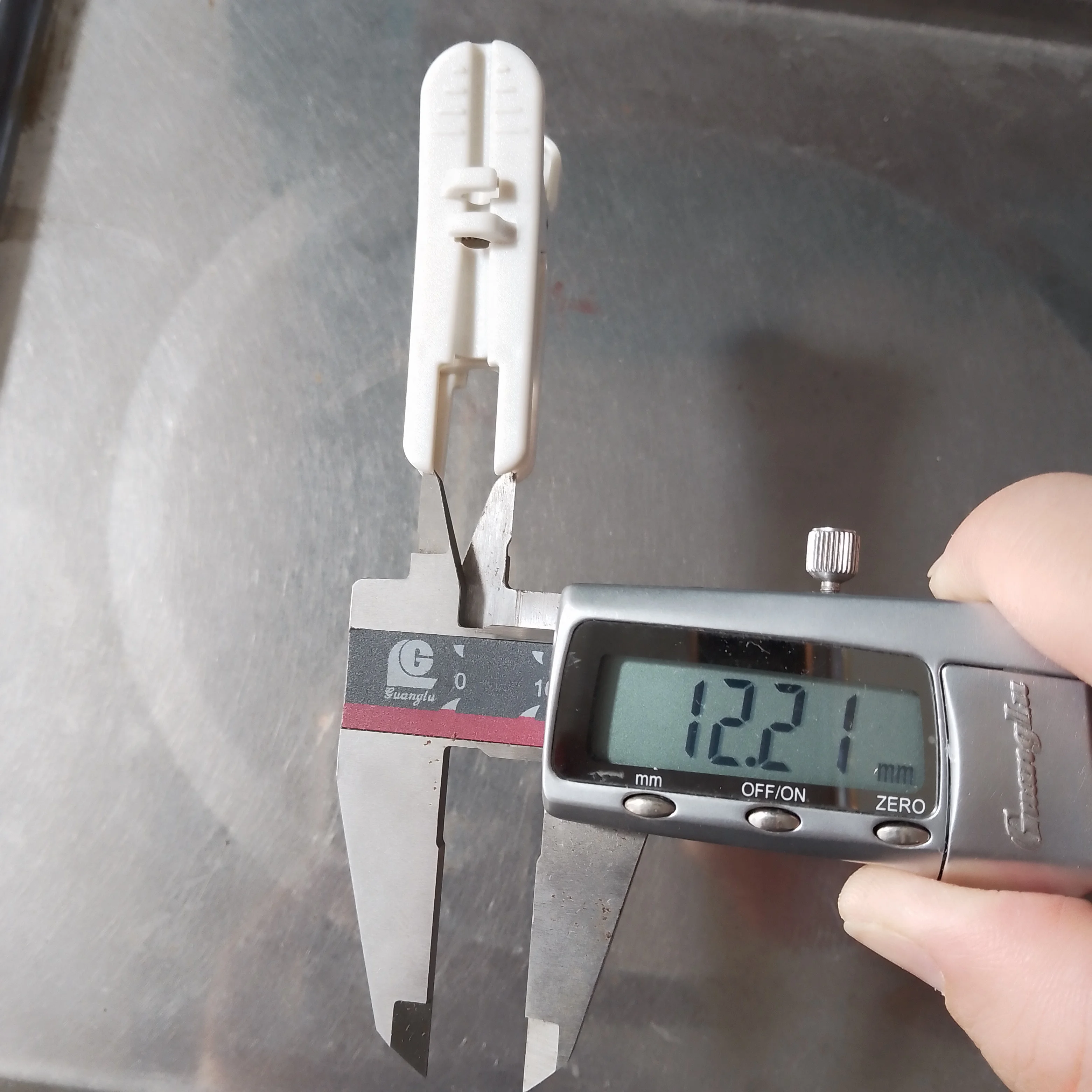 Для зажима для ушей ветеринарного датчика SpO2 обратите внимание только на