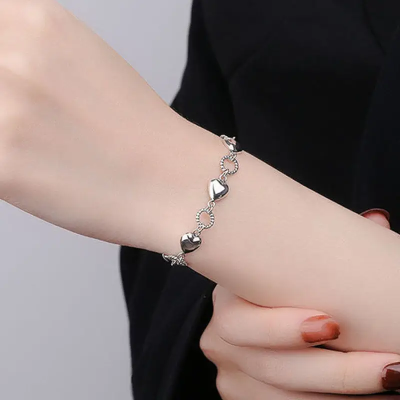 

South Korea's Dongdaemun retro love bracelet female niche ins design new cold wind, light luxury and high-level hip hop
