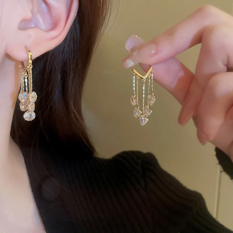 

European Short Tassel Earrings For Women Luxury Design Korean Style Hoop Earrings Fashion Banquet Jewelry Accessories