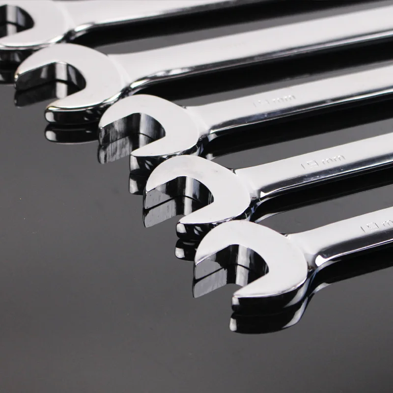 Комплект комбинированных гаечных ключей с хромованадиевым кольцом и трещоткой