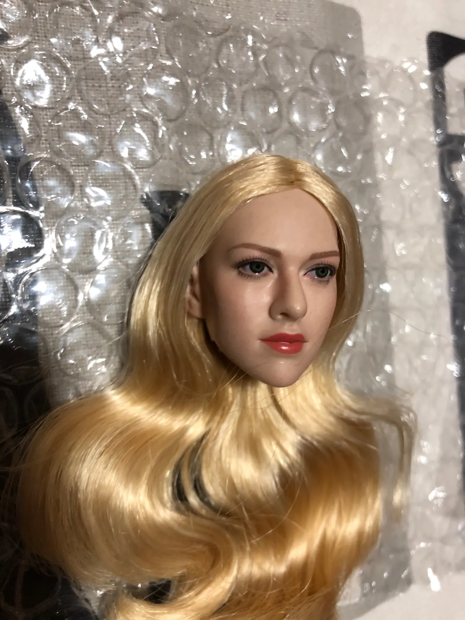 

KIMI игрушки KT004 1/6, золотая голова с волосами, лепка, Европейская и американская женская голова с резьбой, подходит для 12-дюймовых фигурок HT VERYCOOL PHICEN