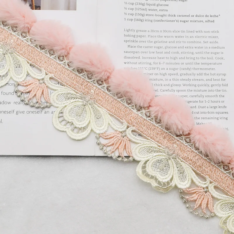 Кружевная кисточка HOWDECOR