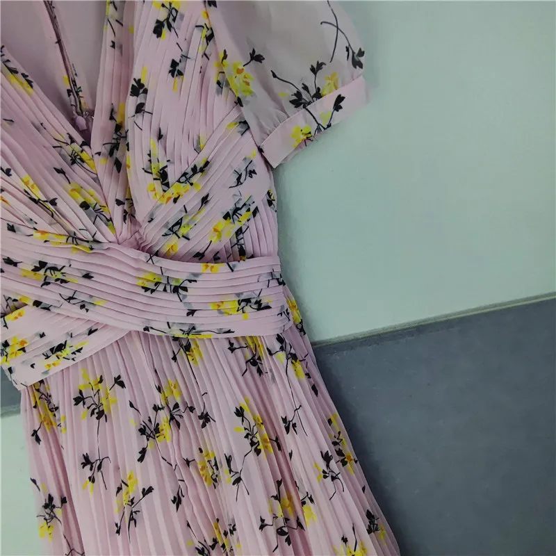 

Women Floral Print Pleated V-Neck Short Sleeve Holiday Mini Dress