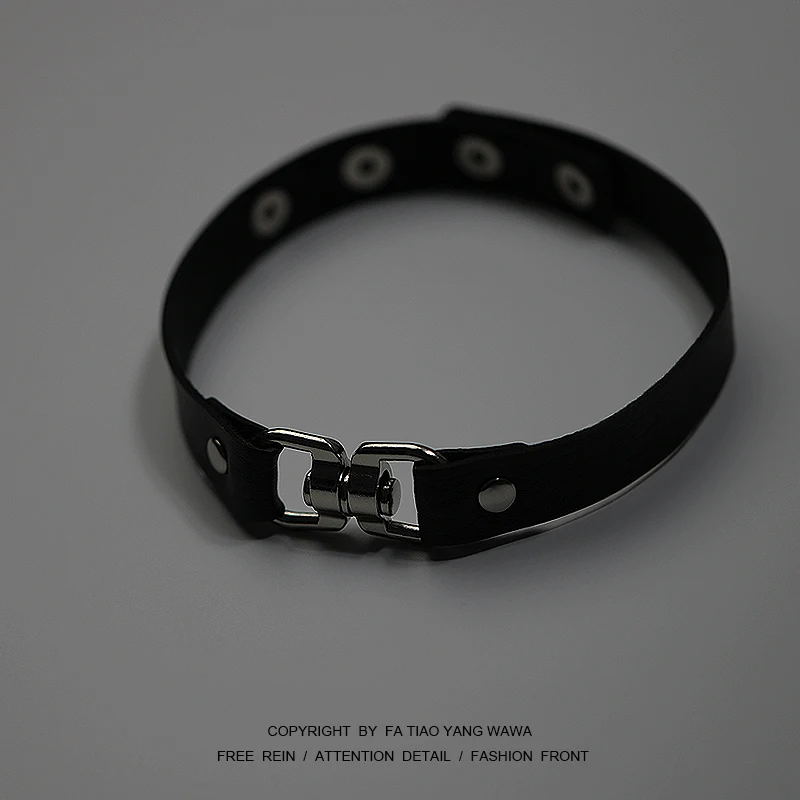 

Dark minimalist collar
