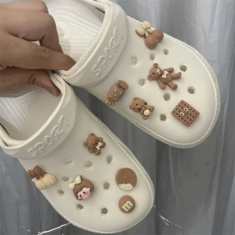 

Diy Cute Cartoon Shoes Charms for Croc Bread Girl Bear Croc Charms Designer Fashion Shoe Accessories Decoration for Kid's Party