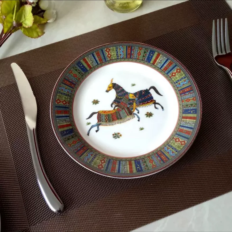 Тарелка лошадь. Посуда с лошадьми.