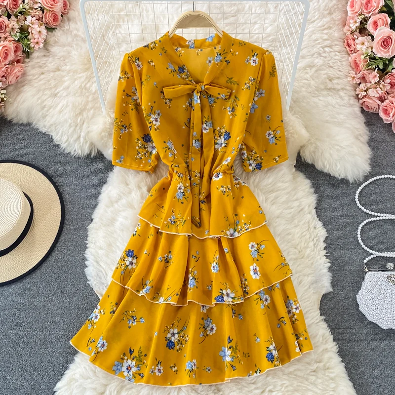 

Новое осенне-зимнее платье с бантом на воротнике и коротким рукавом