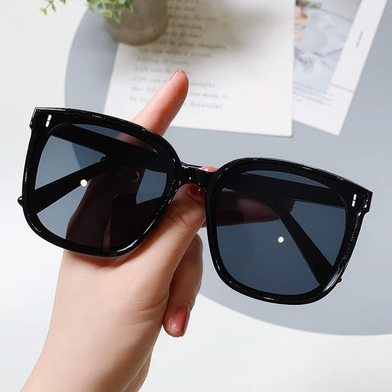

New Fashion Sunglasses Woman Brand Designer Vintage Square Sun Glasses Female Big Frame Gradient Shades UV400 Oculos De Sol