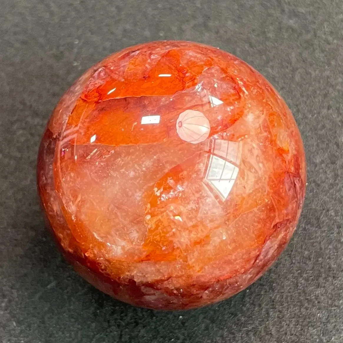 

119 г, натуральный камень, прозрачный фотоэлемент, Радужный красный хрустальный шар, каменное украшение, шероховатый цвет, Y274
