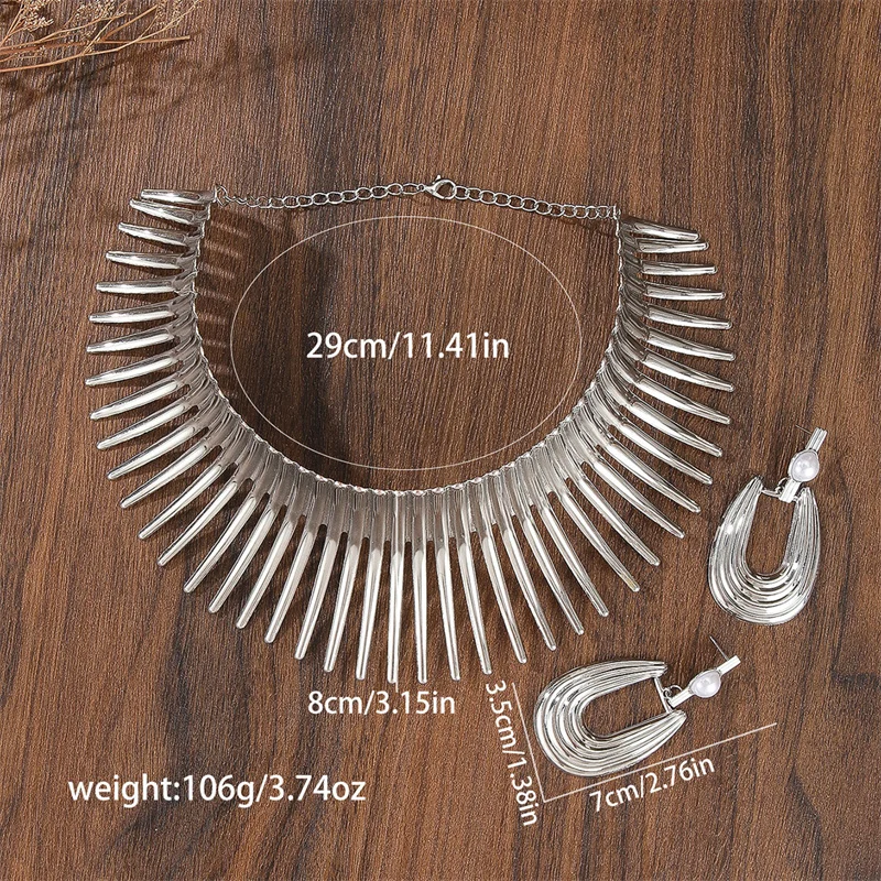 Комплект из колье и серёг золотистого цвета