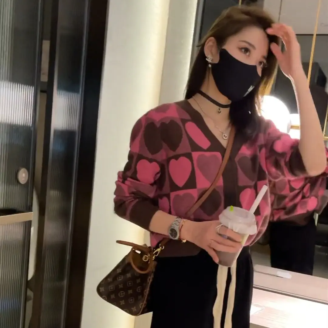 

Women Knit Sweater Love Heart Printed Retro Pullover Loose Woolen Sweater Korean Kawaii V-neck Autumn Winter Clothes 2022 New