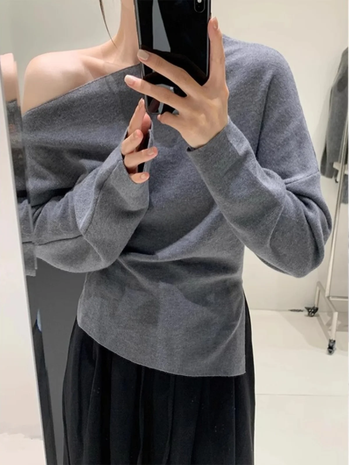 Стильная серая вязаная нижняя рубашка с открытыми плечами для женщин ранняя