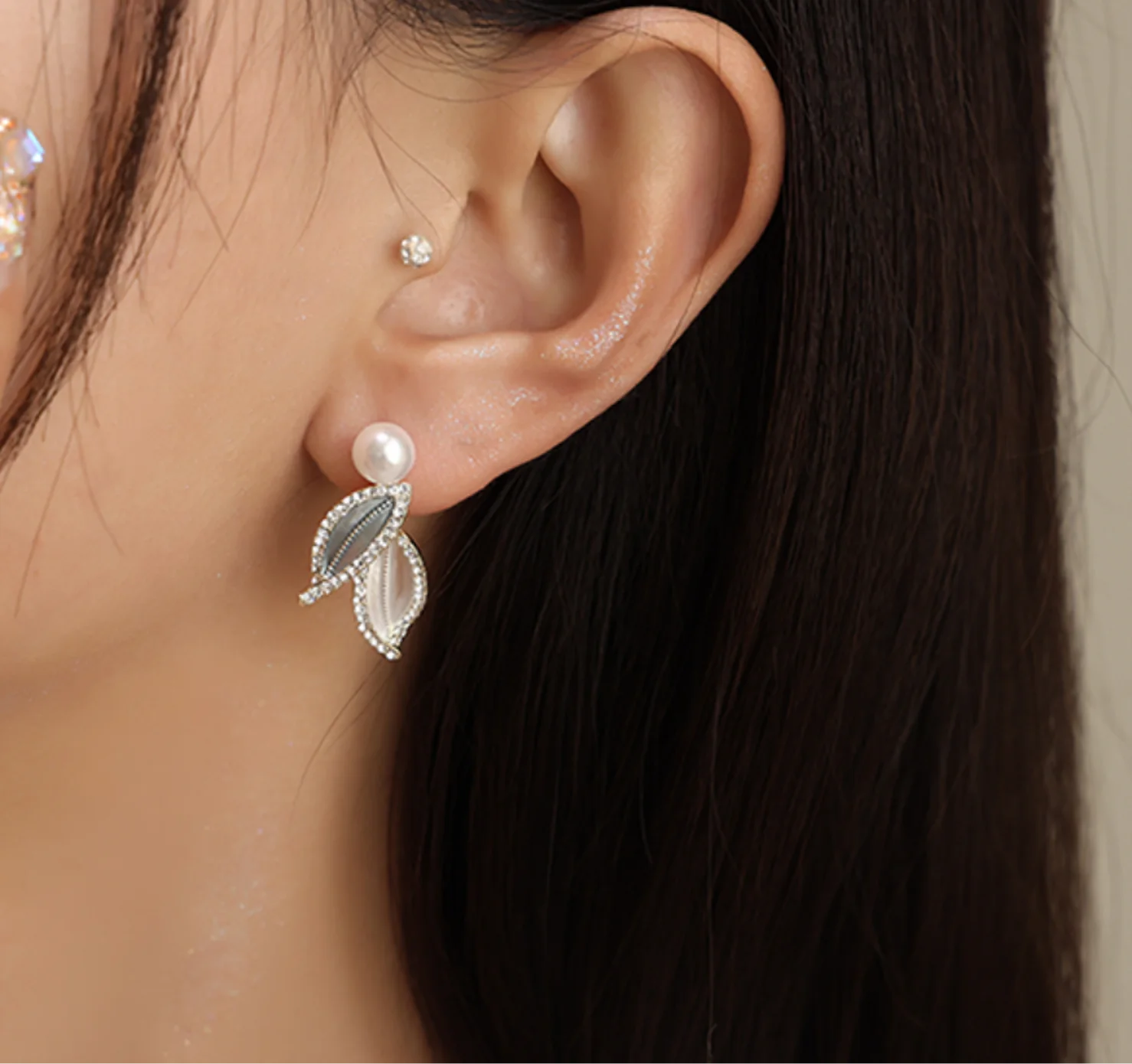 

2022 new Simple copper gold plated pearl leaves S925 silver needle Earrings for women Fashion Jewelry