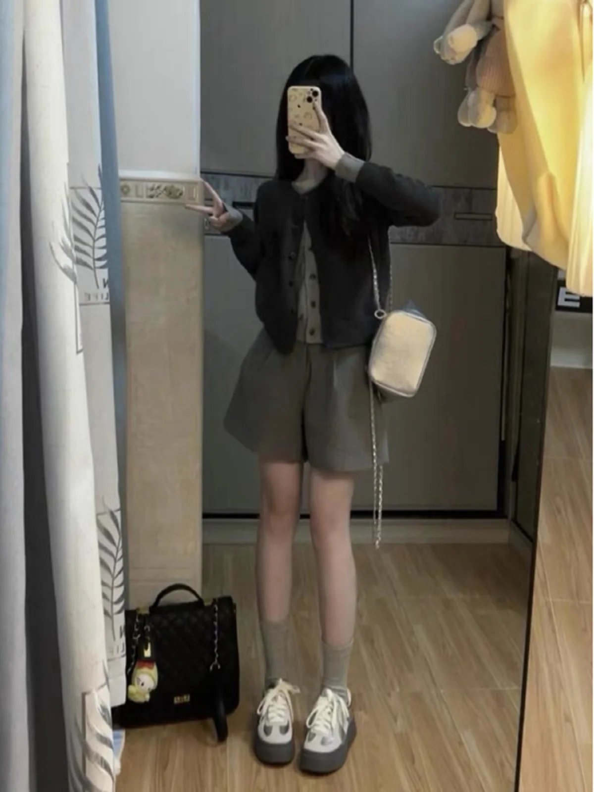 Серые шерстяные брюки трапециевидной формы больших размеров расклешенные с