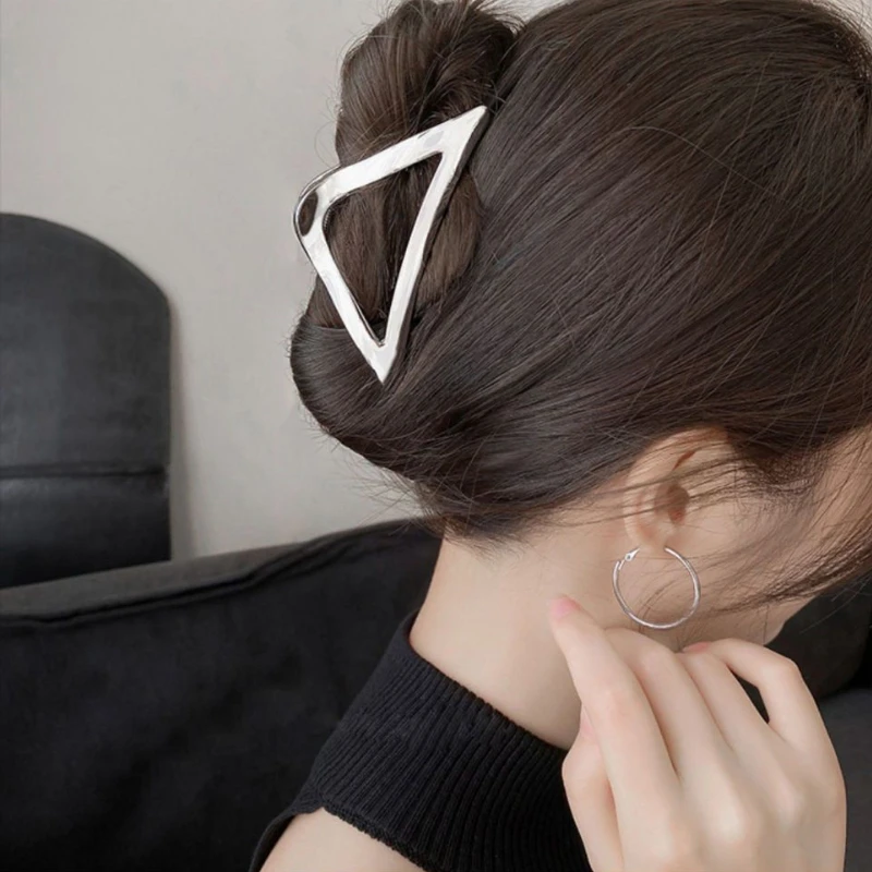

Женская металлическая заколка для волос, серебряная полая Геометрическая заколка для волос, элегантная повязка на голову, модные аксессуары для волос в Корейском стиле, 2023