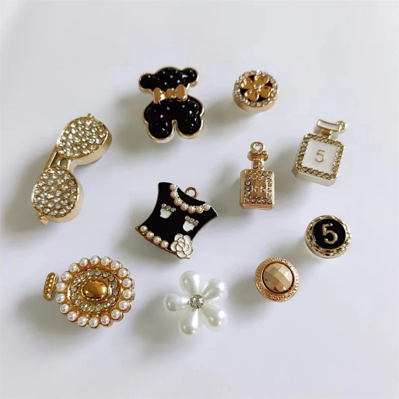 Bling Rhinestone Croc Shoes Charm Buckles Designer Metal Chain Diy Pearl Sandals Flower Decorations Party Gifts