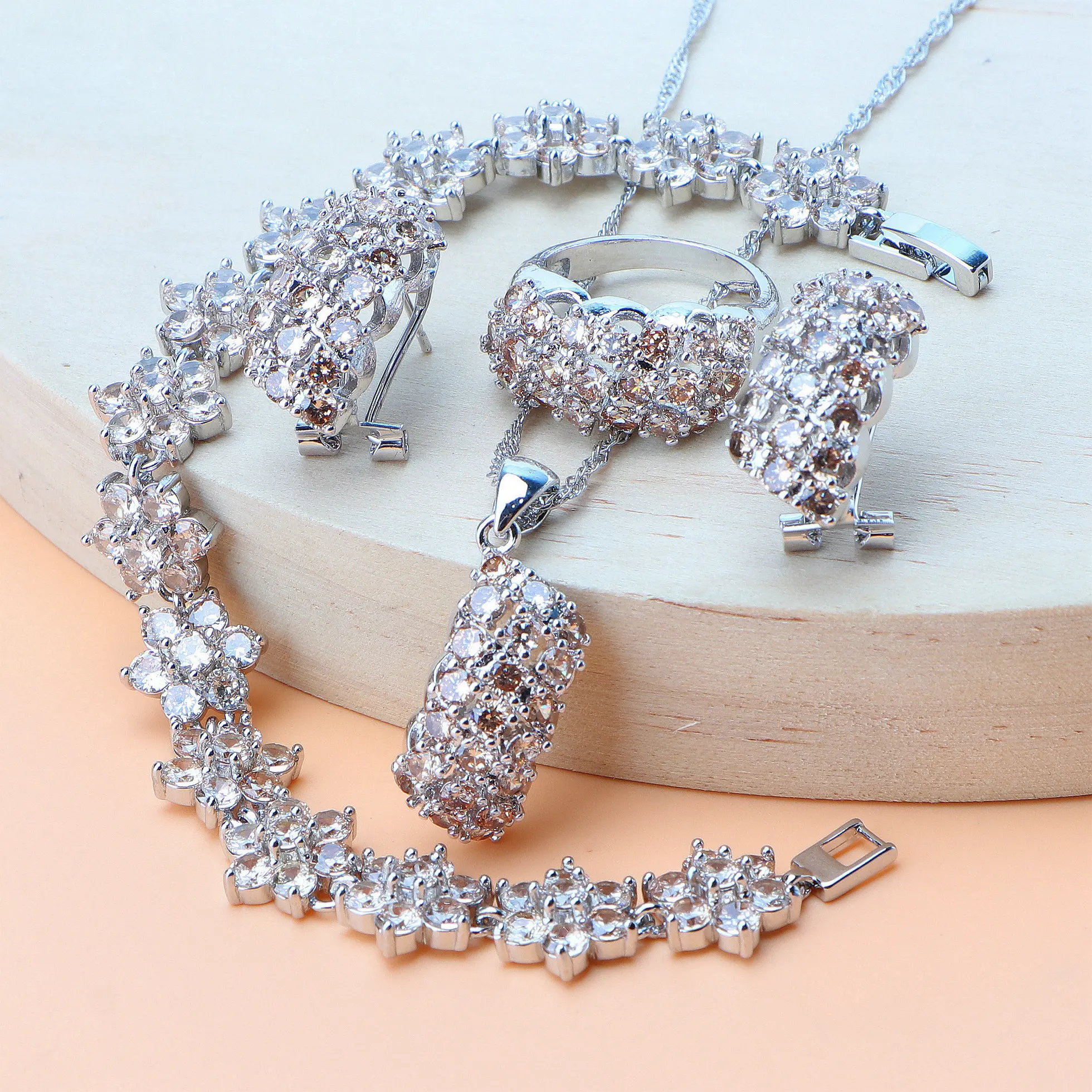 

Комплект из колье, серёг, браслета и кольца, из серебра 925 пробы