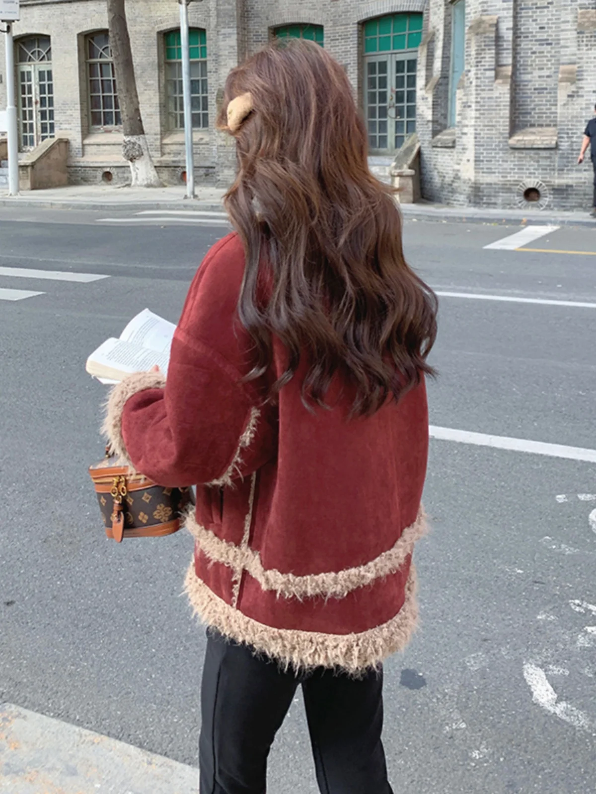 Утолщенная теплая меховая верхняя одежда из интегрированной овечьей шерсти для