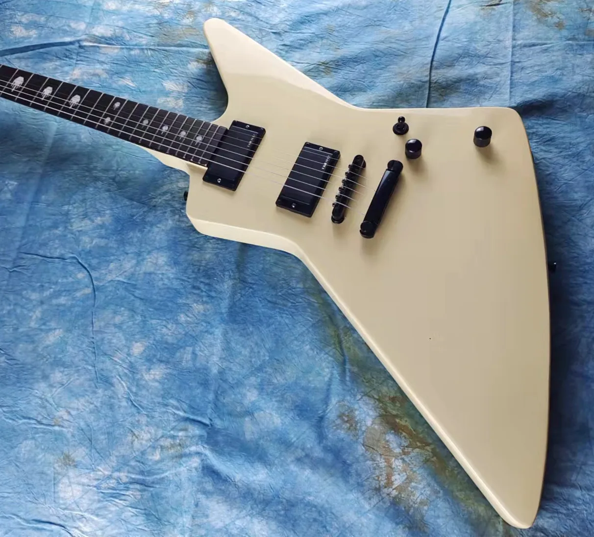 

Редкая тяжелая металлическая гитара James Hetfield MX-220 крем для подписи White Explorer электрическая гитара с отпечатком пальца среднего пальца, копия E