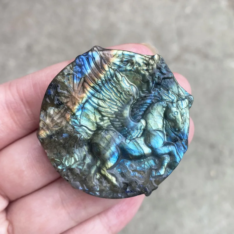 

Природная вспышка Лабрадорит резьба по камню Единорог Кристалл Летающая Лошадь статуя для подвески украшение для дома подарок 1 шт.