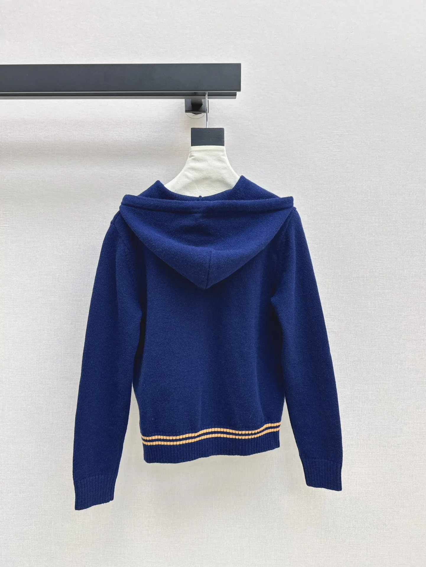 Осень-зима 2023 новый модный женский пуловер свитер с капюшоном куртка белого и