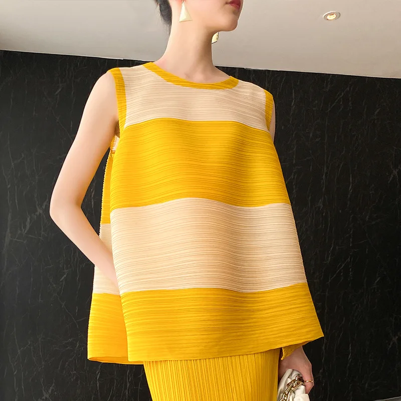 

Miyake Pleated Fold Top Women's Colorblock A-line Sleeveless T-shirt Women's Loose Fashion Vest Outside Tide 2022
