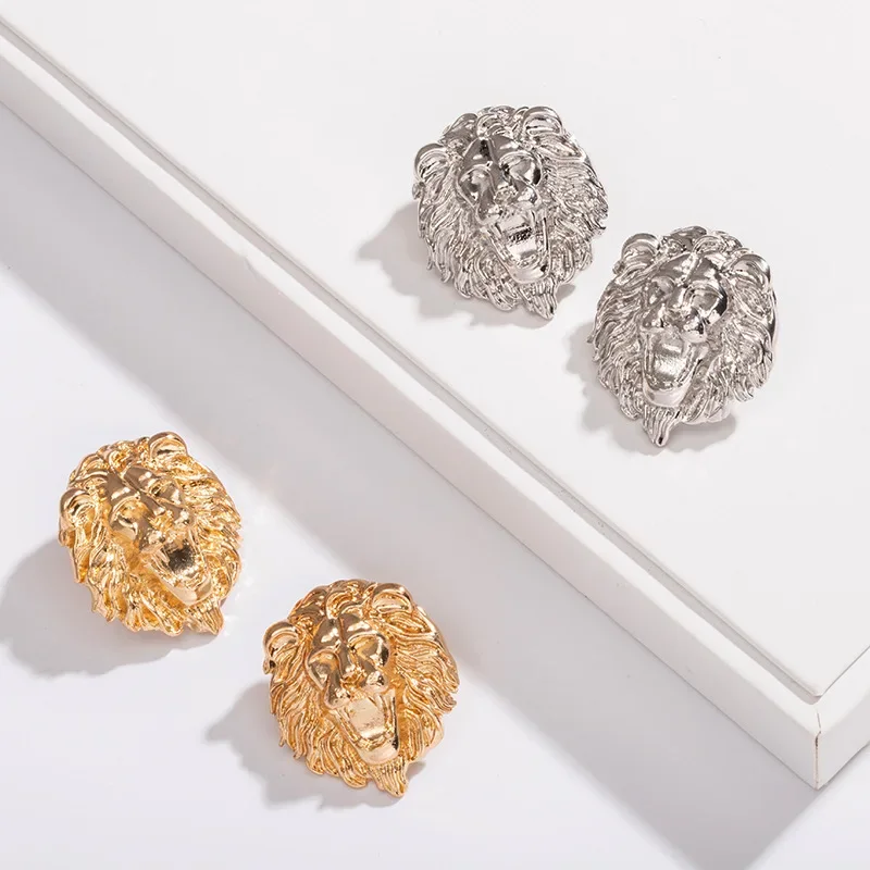 Женские серьги-гвоздики в стиле панк