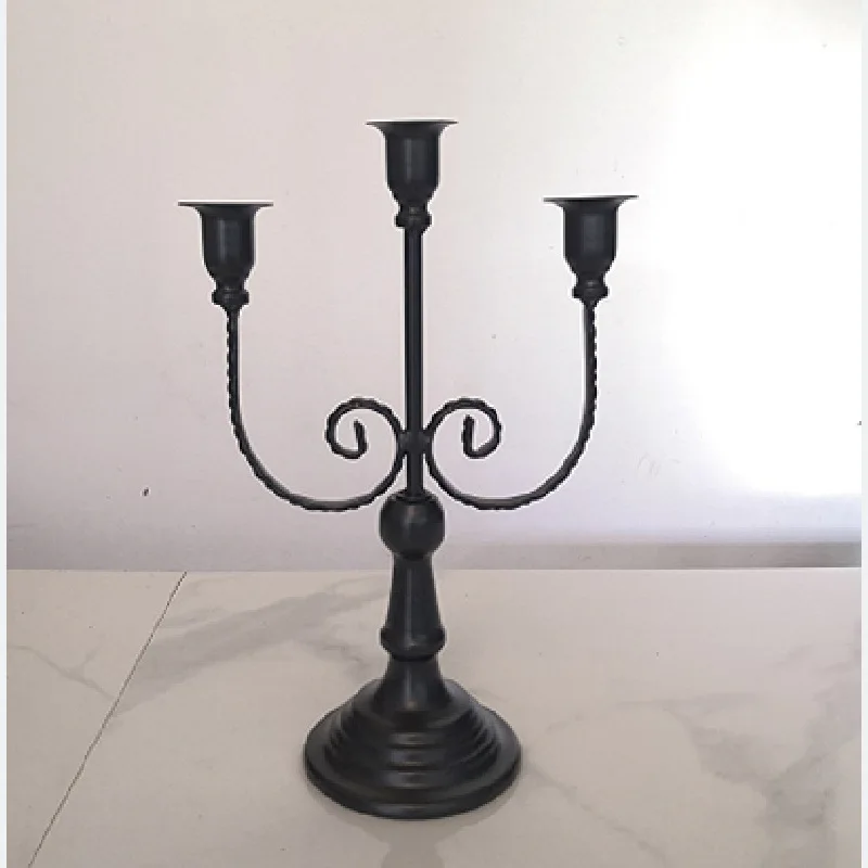 

Винтажный железный многоголовый подсвечник