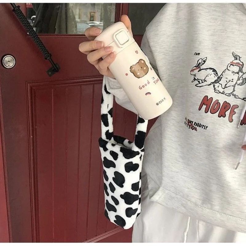 

Сумка на плечо женская из мягкого плюша, модный портативный кошелек с коровьим узором, с чашкой для воды на зиму