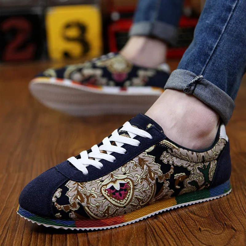 Retro Fashion Flowers Print Running Shoes Men Comfort Suede Embroidery Designer Sneakers Men Light Sports Shoes Chaussures Homme