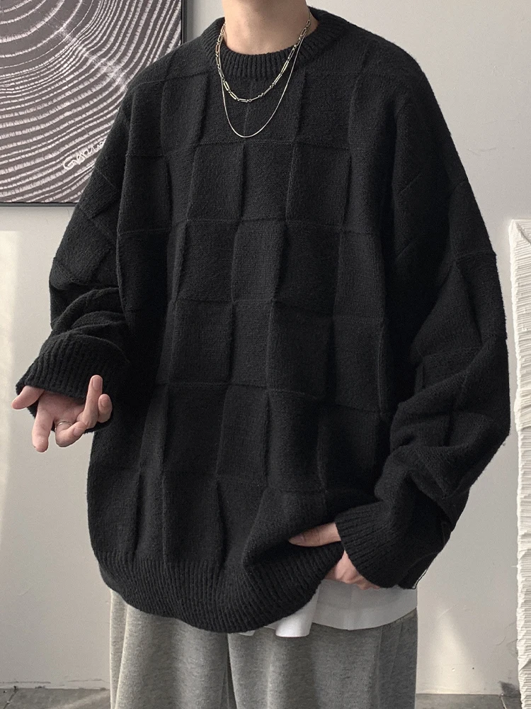 Мужской трикотажный свитер с круглым вырезом черного цвета