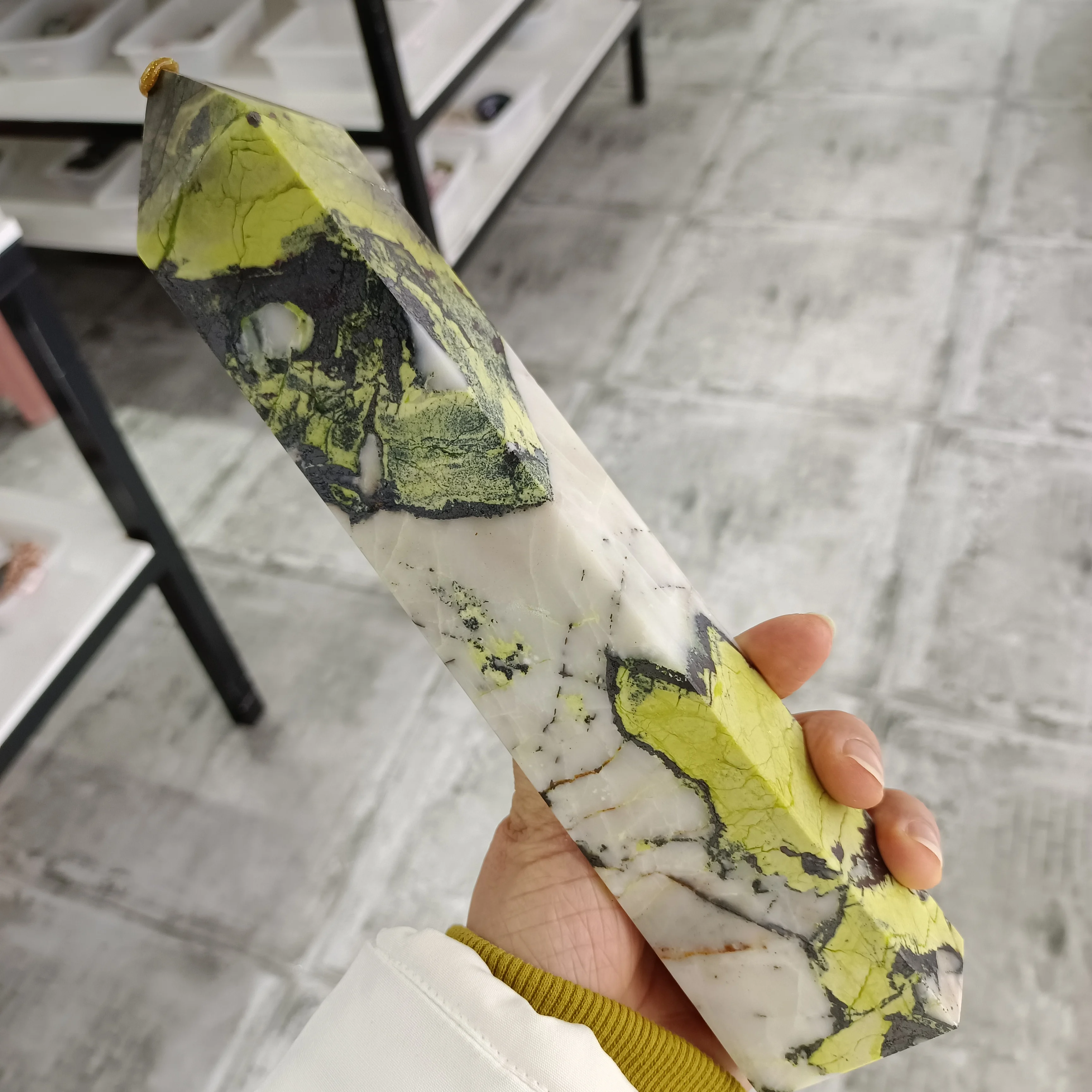 

Природная желтая сосновая руда, кристалл, энергетическая палочка, фотоподарки, минеральный образец, духовная лампа