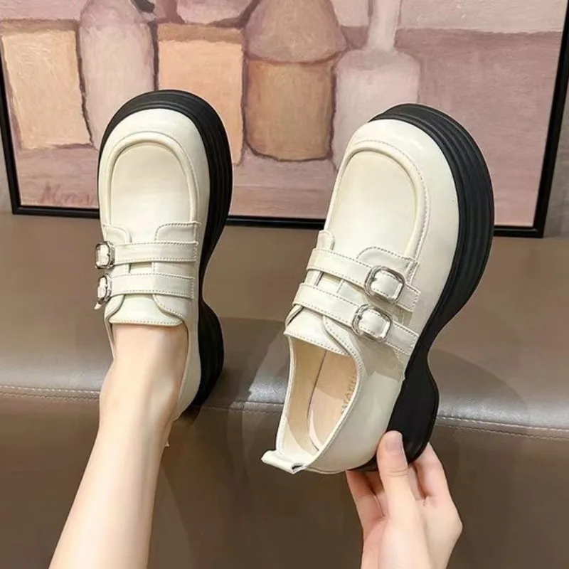 

Туфли-лодочки женские с пряжкой, модные лоферы в британском стиле, круглый носок, однотонная повседневная обувь на платформе, осень 2023