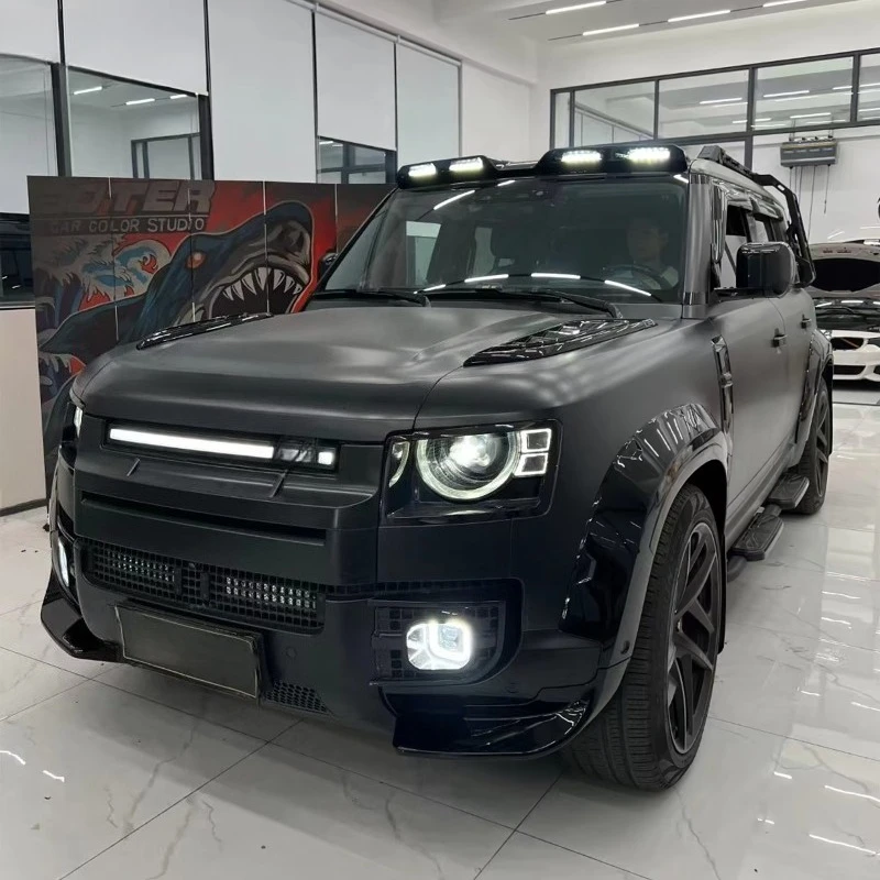 Фото Комплект обвеса в стиле Urban (глянцевый черный) для Defender 110/90 2020-2024: накладки на пороги, крышка запасного колеса, спойлер, противотуманные фары №2