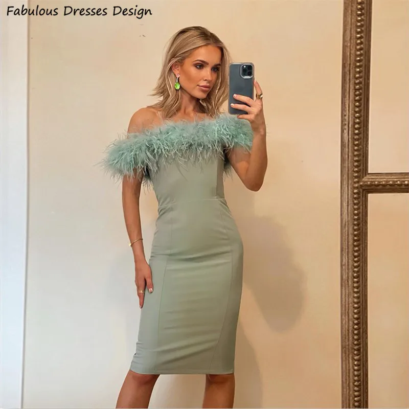 

Женское платье-Русалка до колена, с перьями и открытыми плечами