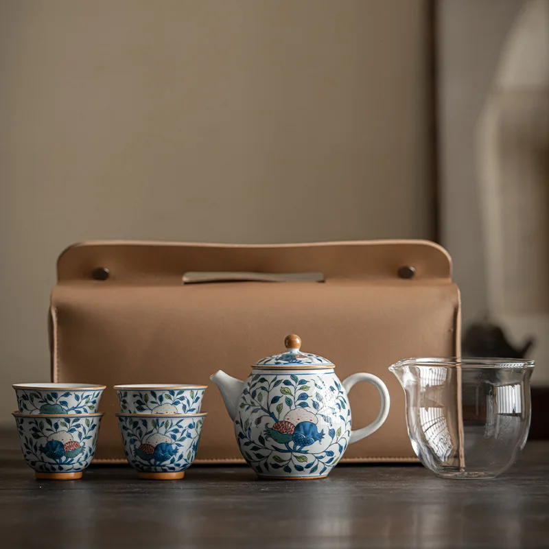 

Portable Travel Tea Set Ceramic Cover Bowl Infuser Kung Fu Teaset Chinese Retro Teaware Flowers Designer New Bubble Gift Tea Set