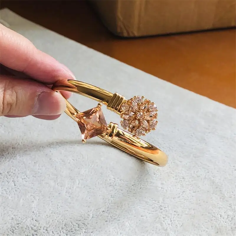 

Designer Bracelets Women Female Bangles Luxury High Quality Romantic Ladies Jewelry Gilrs Boys Shiny Gifts Fashion