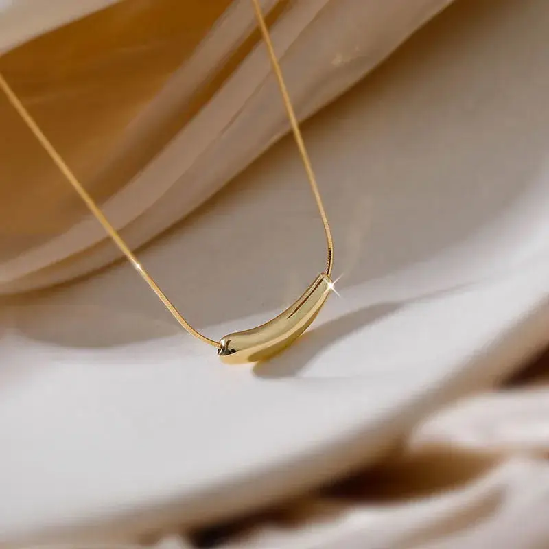 

Fashion Gold Color Bean Pendant Necklace 316L Stainless Steel Short Clavicle Choker Couple Neckalce For Women Jewelry