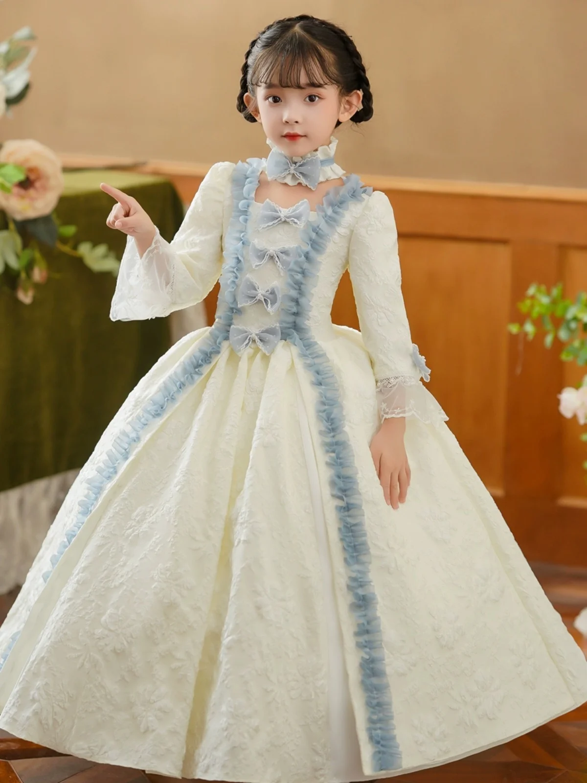 Аристократическое выступление на день рождения подиумная принцесса для