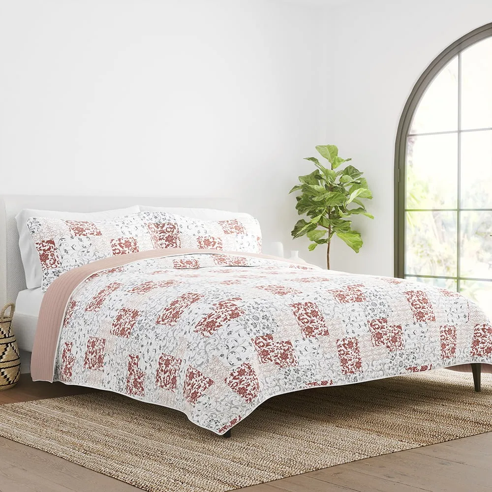 

Noble Linens Blush 3 Piece Scrolled Patchwork Reversible Microfiber Quilt Set, Queen / Full
