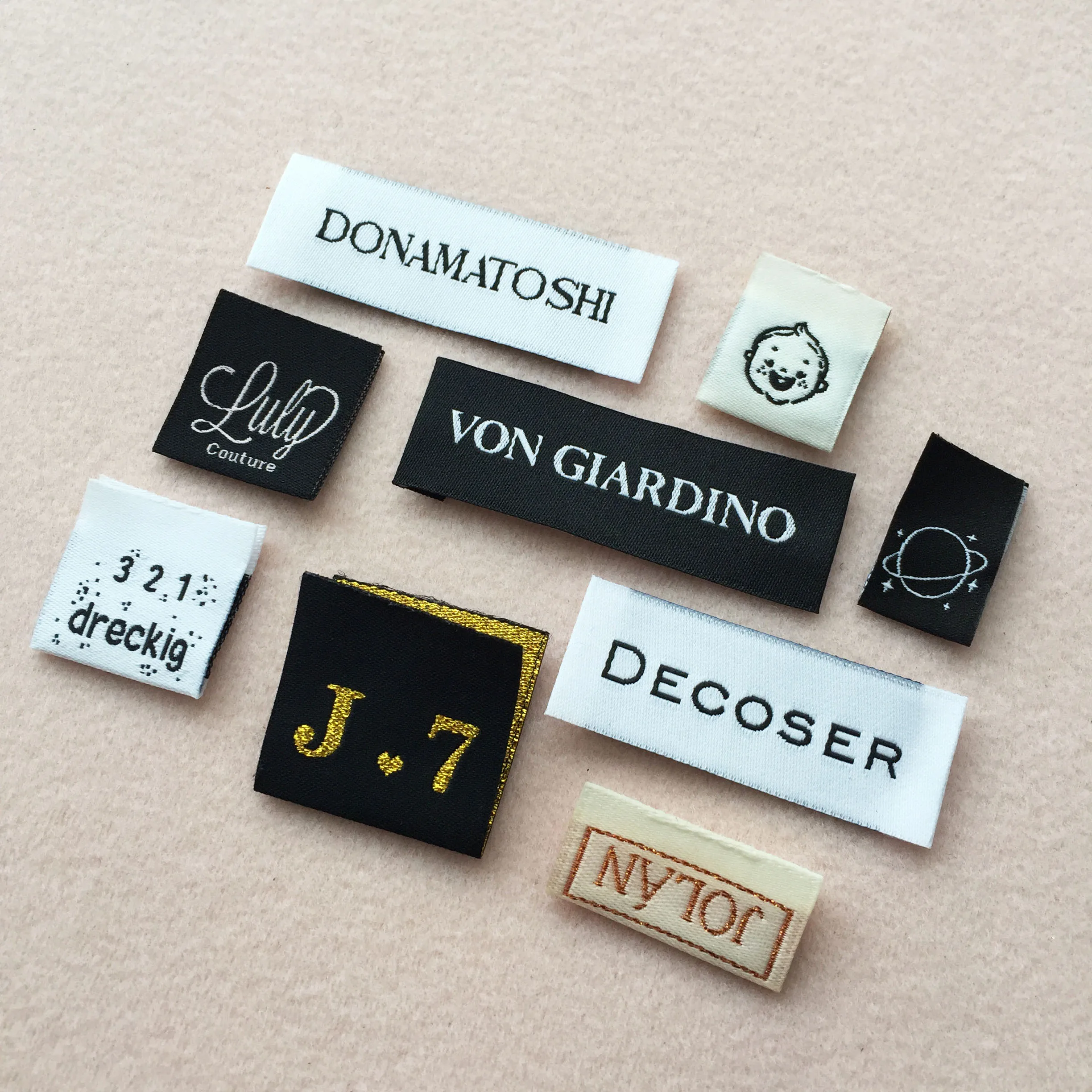 1000pcs/lot Custom Brand Name Clothing Woven Label Garment Fabric with Logo 2x5cm End Fold/Center Fold Hight Quality |