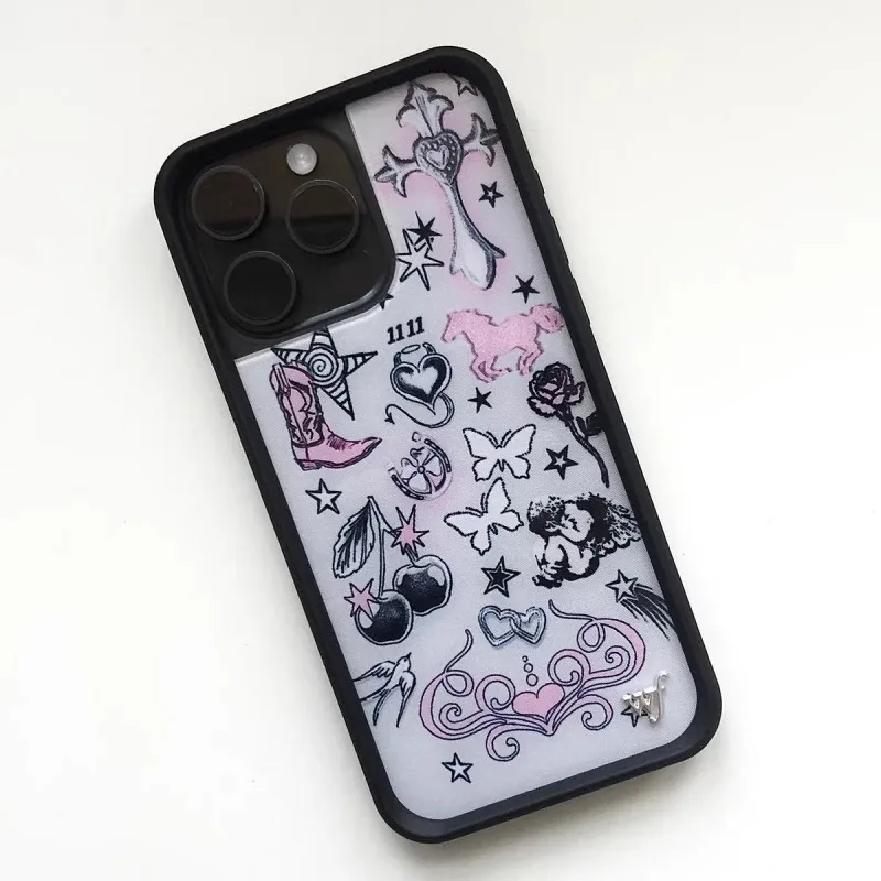 Фото Модный чехол Nessa Barrett Wildflower для iPhone 11 12 13 14 15 16 17 Pro Max Plus с принтом певицы WF в туфлях на высоком каблуке и крестом ﻿ ﻿ ﻿ ﻿ ﻿ ﻿ ﻿ №1