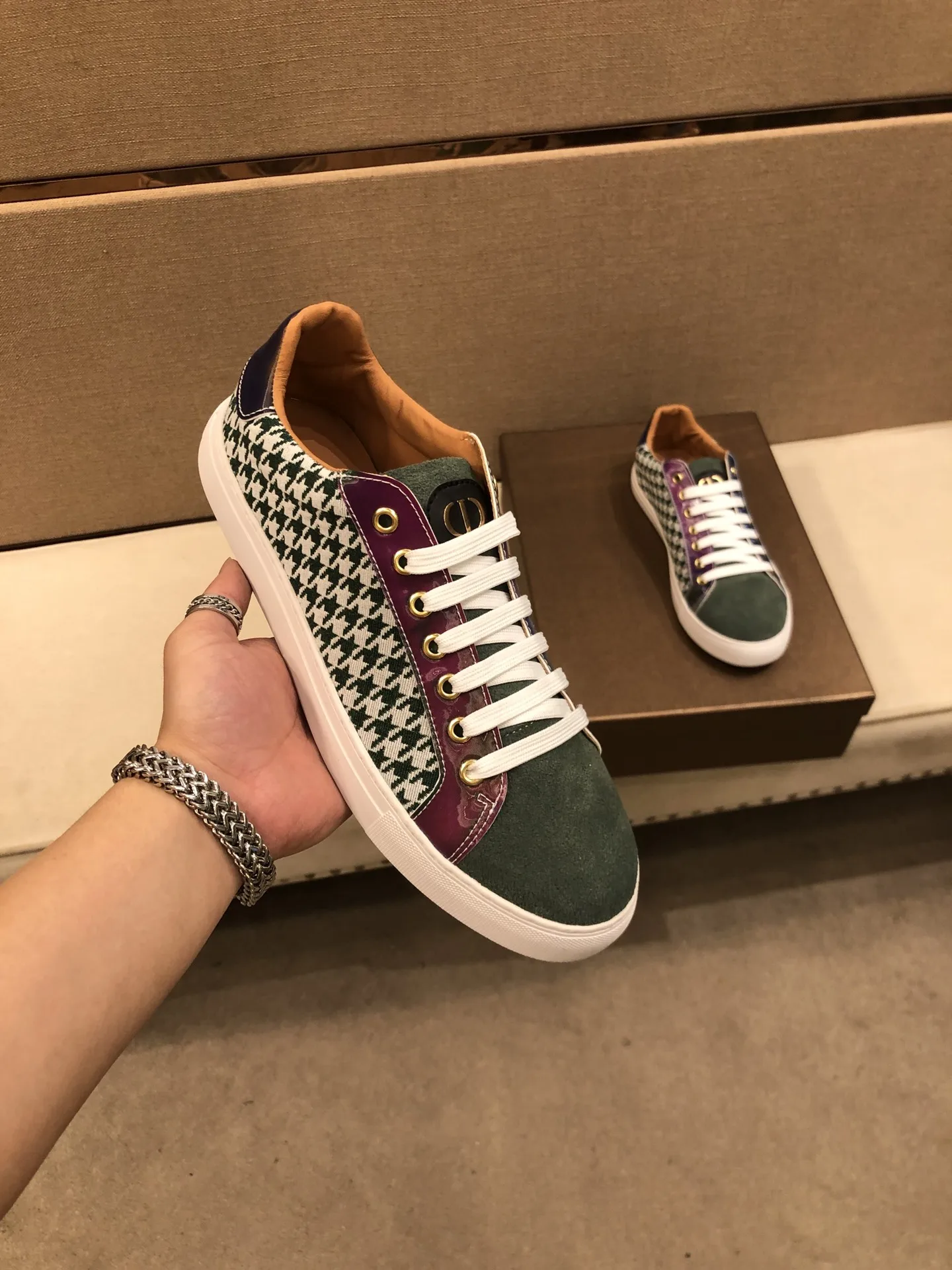 

New Classic High quality Men's Top Genuine leather Sports shoes Luxury fashion flat bottom sneaker Running shoes