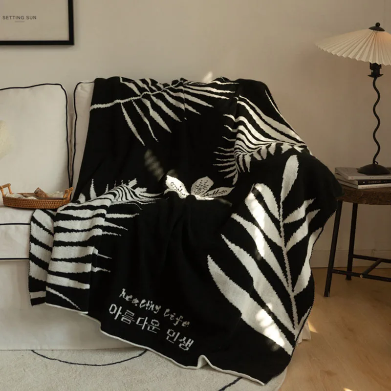 

Latest Nordic Light Luxury Sofa Blanket Black And White Leaves Knitted Warm Office Air-conditioning Bed Shawl Cover Nap