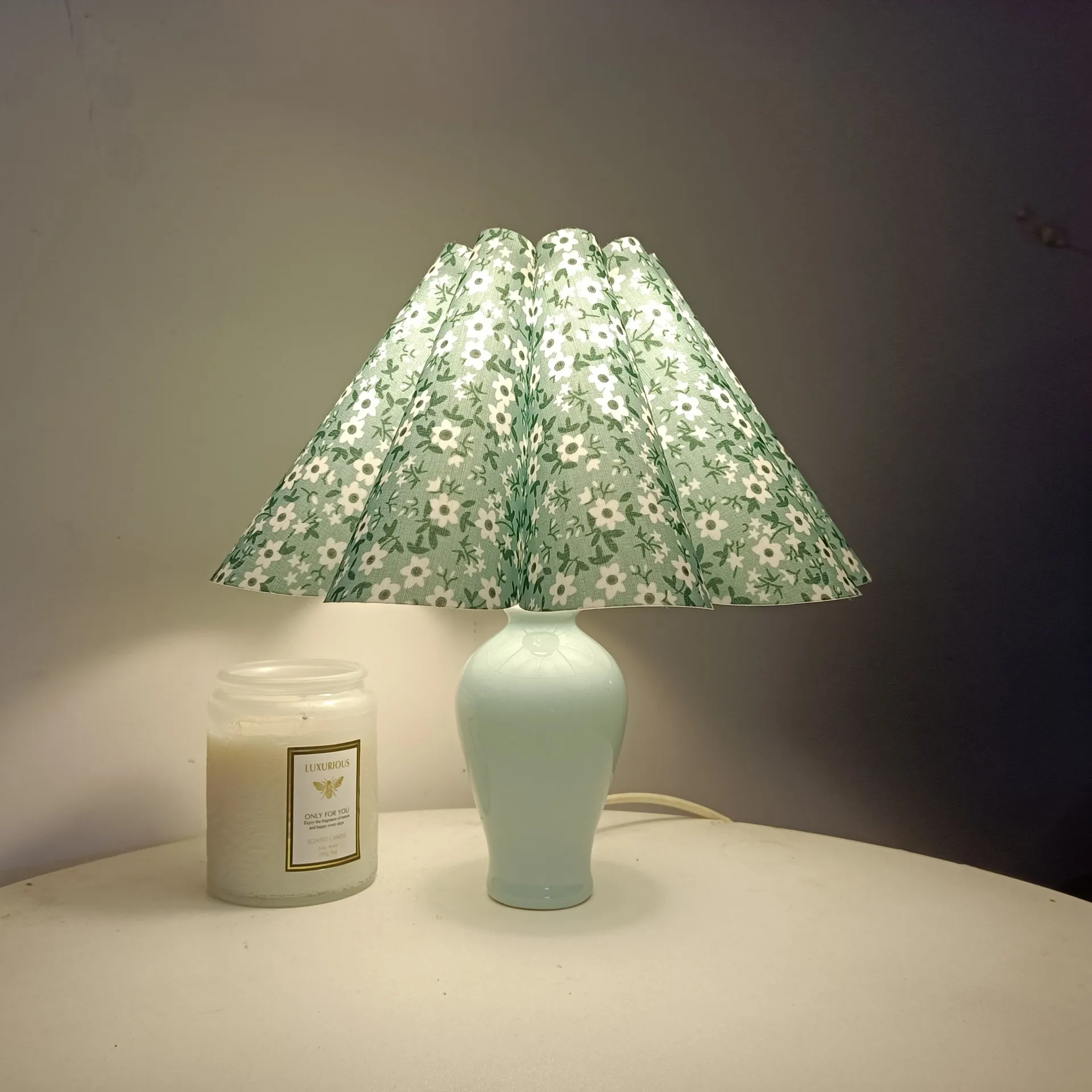 

Compact ceramic petal table lamp dimmable living room bedroom vase bedside decoration lamp atmosphere lamp