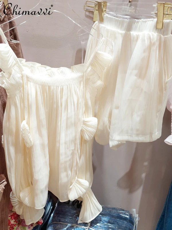 

2022 Summer New Sweet Sexy Wooden Ear Pleated Three-Dimensional Decoration Sling Top Elastic Waist Shorts Temperament Twinset