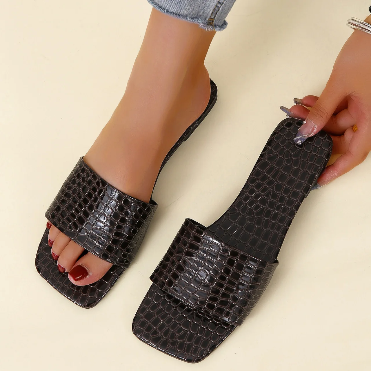 Crocodile Embossed Single Band Slide Sandals Open Toe Wear-resistant 2023 Flat Slippers Summer Sandy Beach slippers Women Shoes
