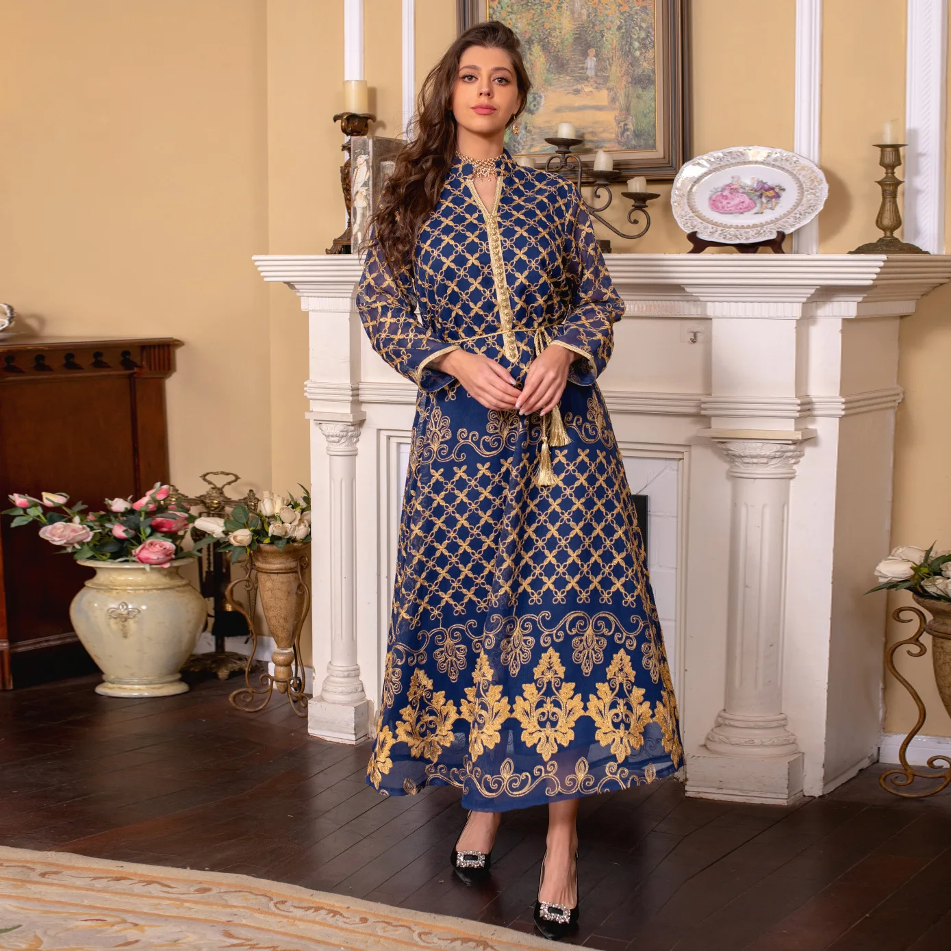 New Middle East Abaya Muslim Emobroidet Dress Dubai Saudi Women's Clothing with Belt Fashion Long-sleeved Party Gowns