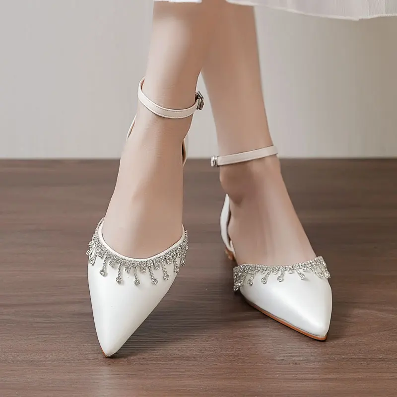 Женские сандалии VIOCNE на плоской подошве роскошная обувь с острым носком и